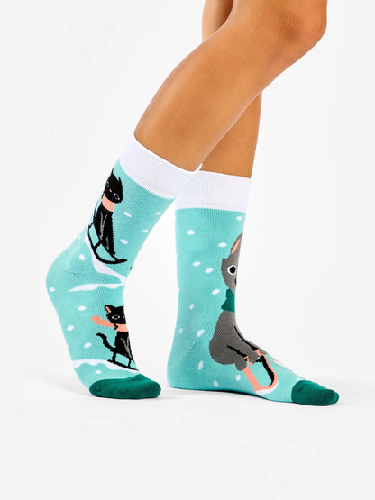 warm-socks-cat-sledge-02/02b4fa14cc44e03996239e8f30e84d3569629f00