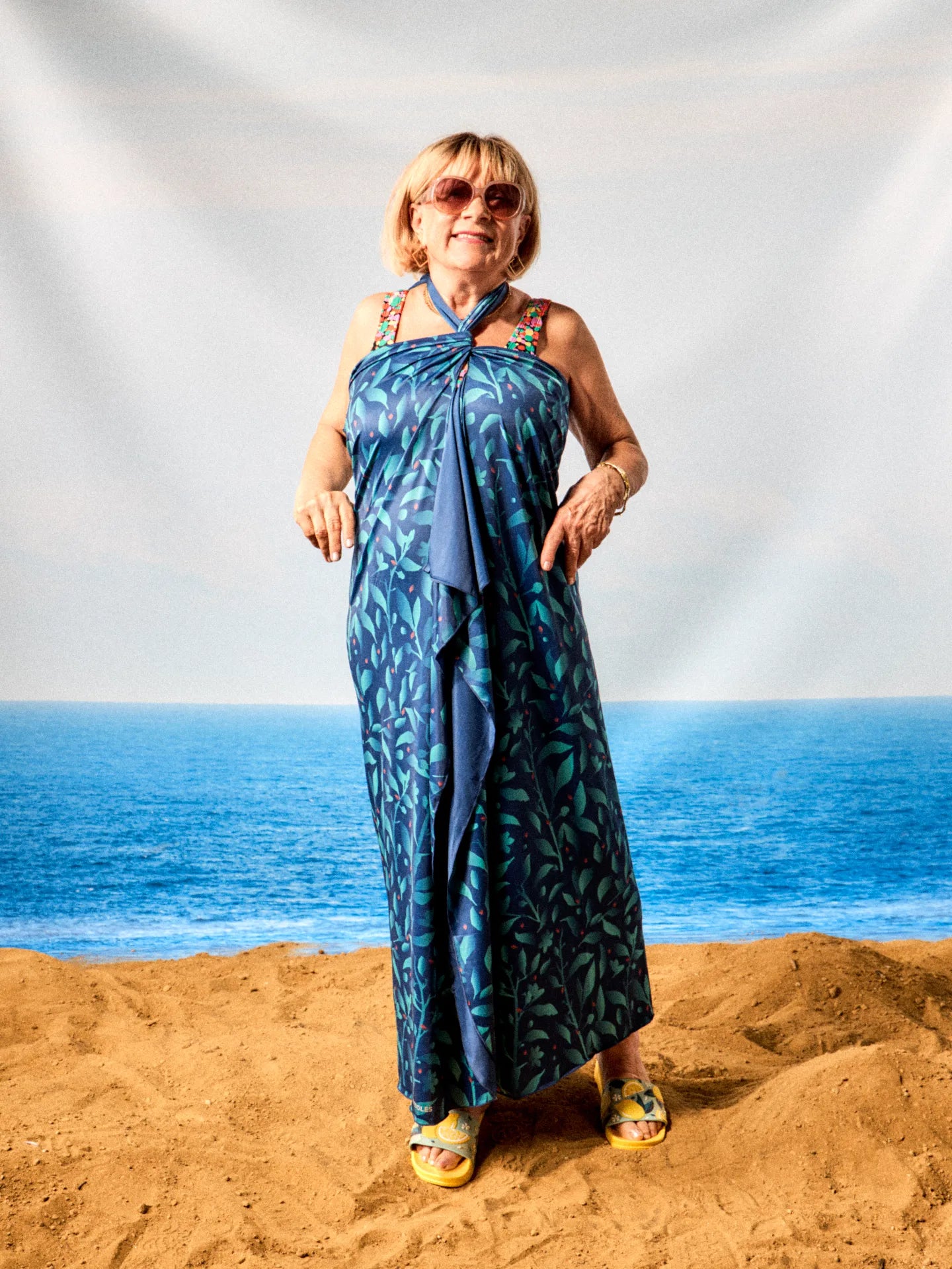 beach-sarong-turquoise-flowers-06/068c336eba2ce81f0ceb626fe0289a6b5b555ba3