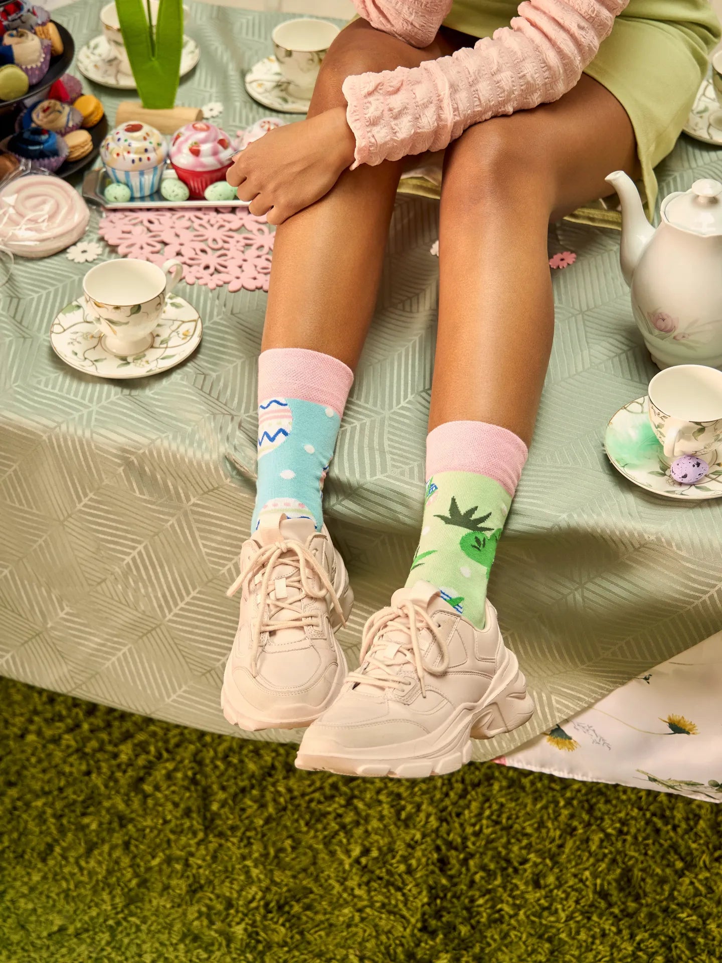 regular-socks-find-the-egg-21/2160c1b496523d0fb7b7f4cb4ab9776cc6a1fb8c