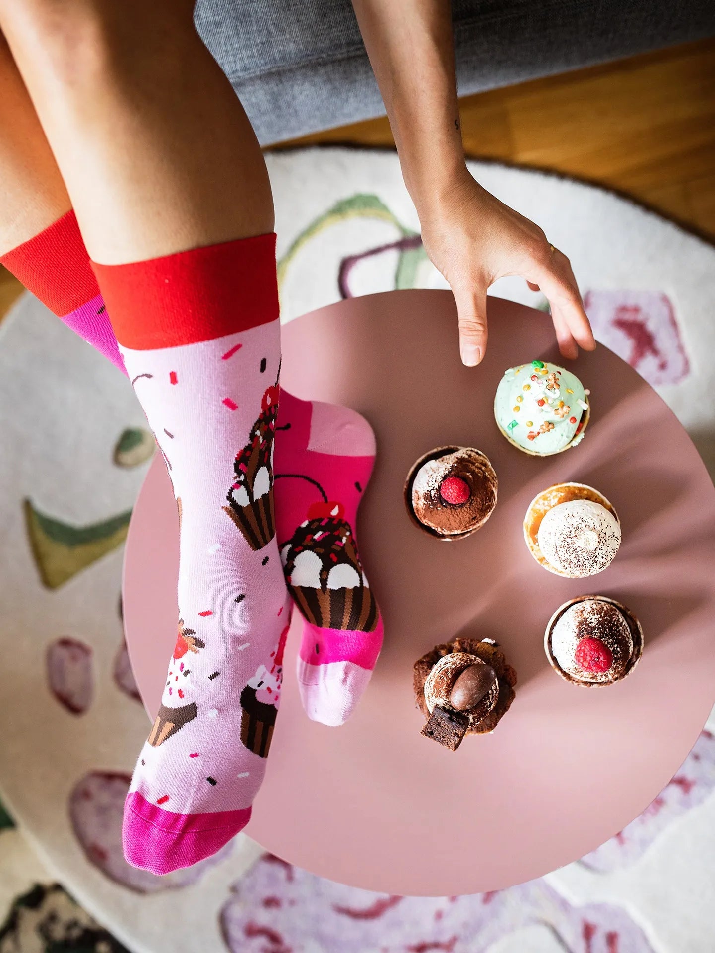 regular-socks-pink-cupcakes-22/22301458d82ac1b71ed93df24f04981ced24d203