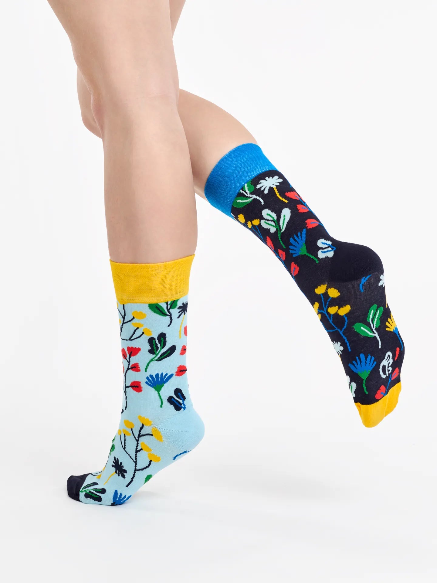 regular-socks-aquarel-flowers-02-2d/2d2b28514f92ee55f00b0f8f79a7f112e3366a8d