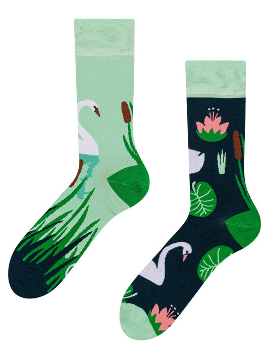 regular-socks-white-swan-6f/6f53f8307848c63cac20cdce4ec2e208a2192480