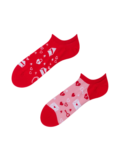 sneaker-socks-love-letters-71/719ce6053a43d441084c410bcd5f51d101ff24ce