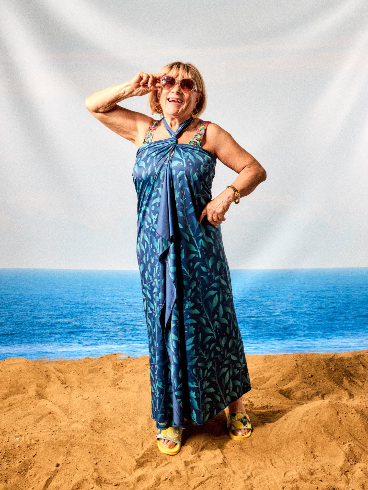 beach-sarong-turquoise-flowers-83/839d01e996868f17b4a33c2a2f5d2e42ba6185d9