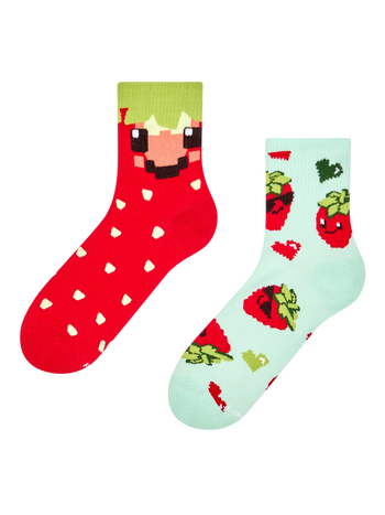 Vrolijke crewsokken Pixel aardbeien