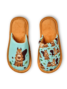 Vrolijke kinderslippers Eekhoorn in het bos